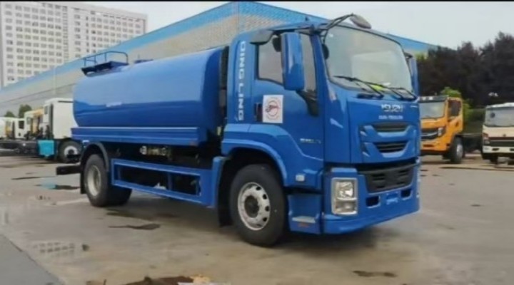 ISUZU GIGA 15.000-Liter-Wasserwagen
